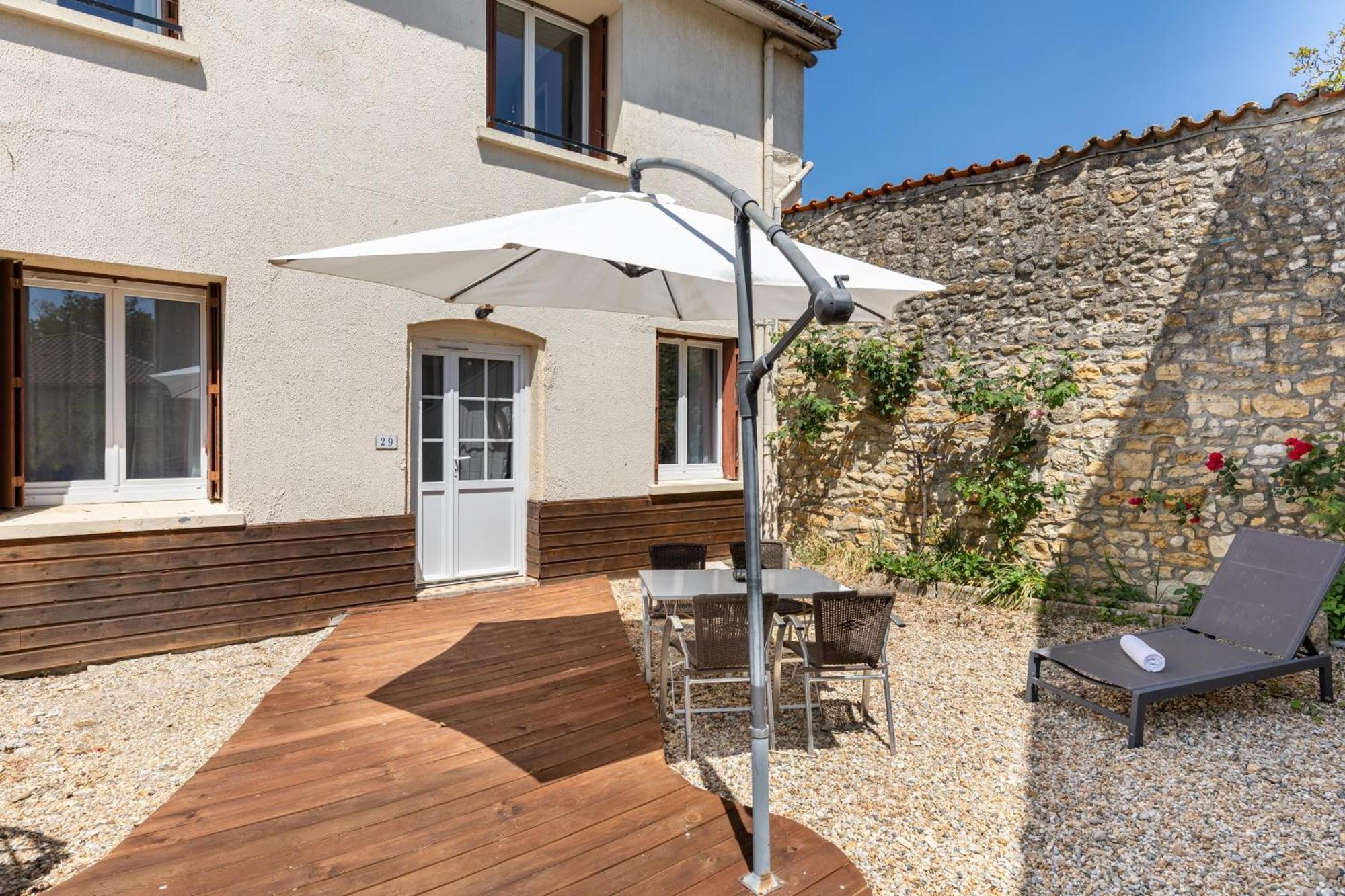Hotel Les Vieux Acacias Queyrac Exterior foto