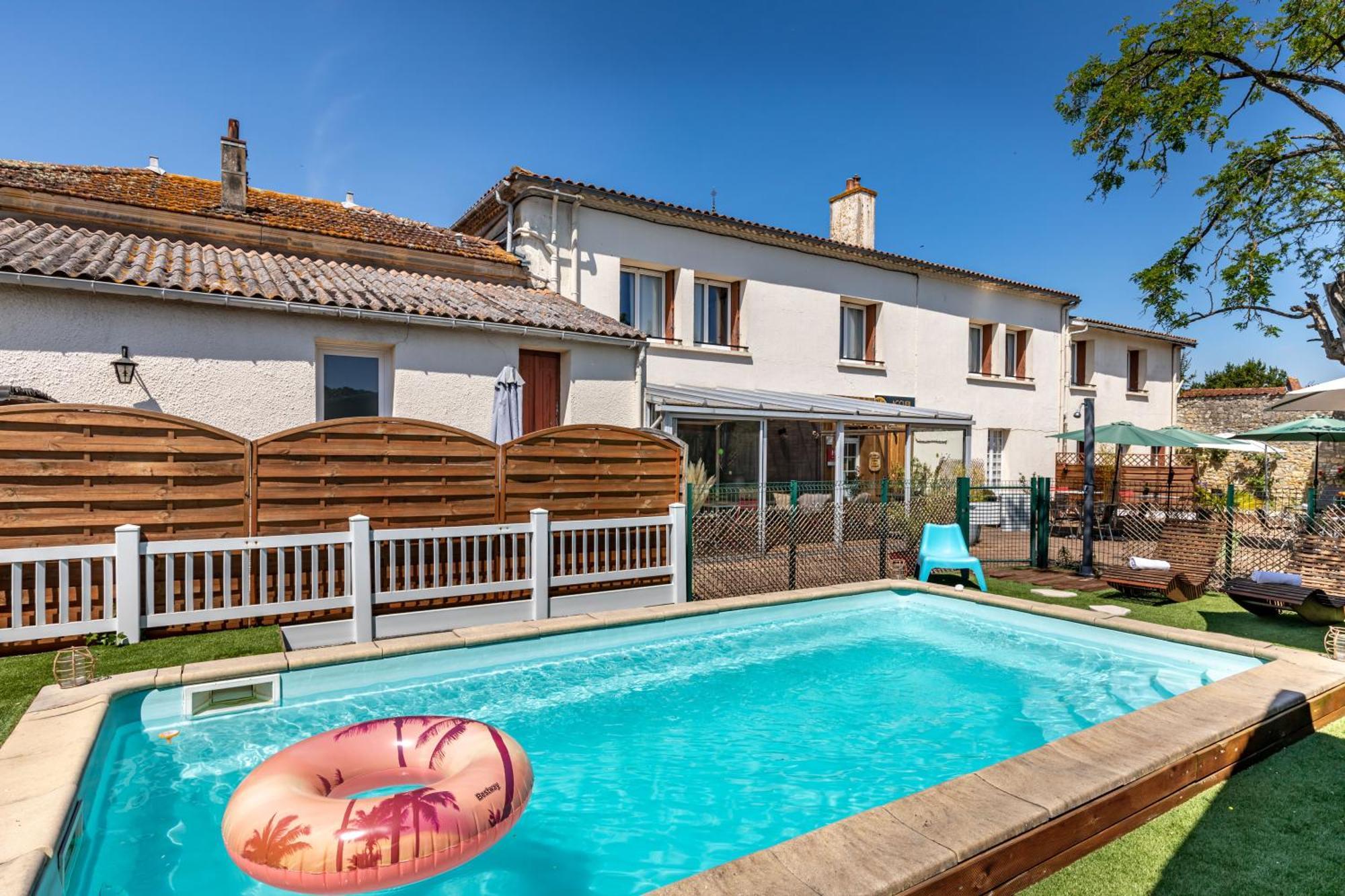 Hotel Les Vieux Acacias Queyrac Exterior foto